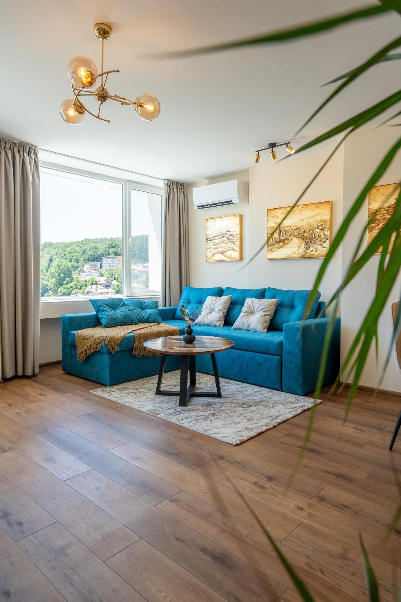 Golden Mountains Apartment