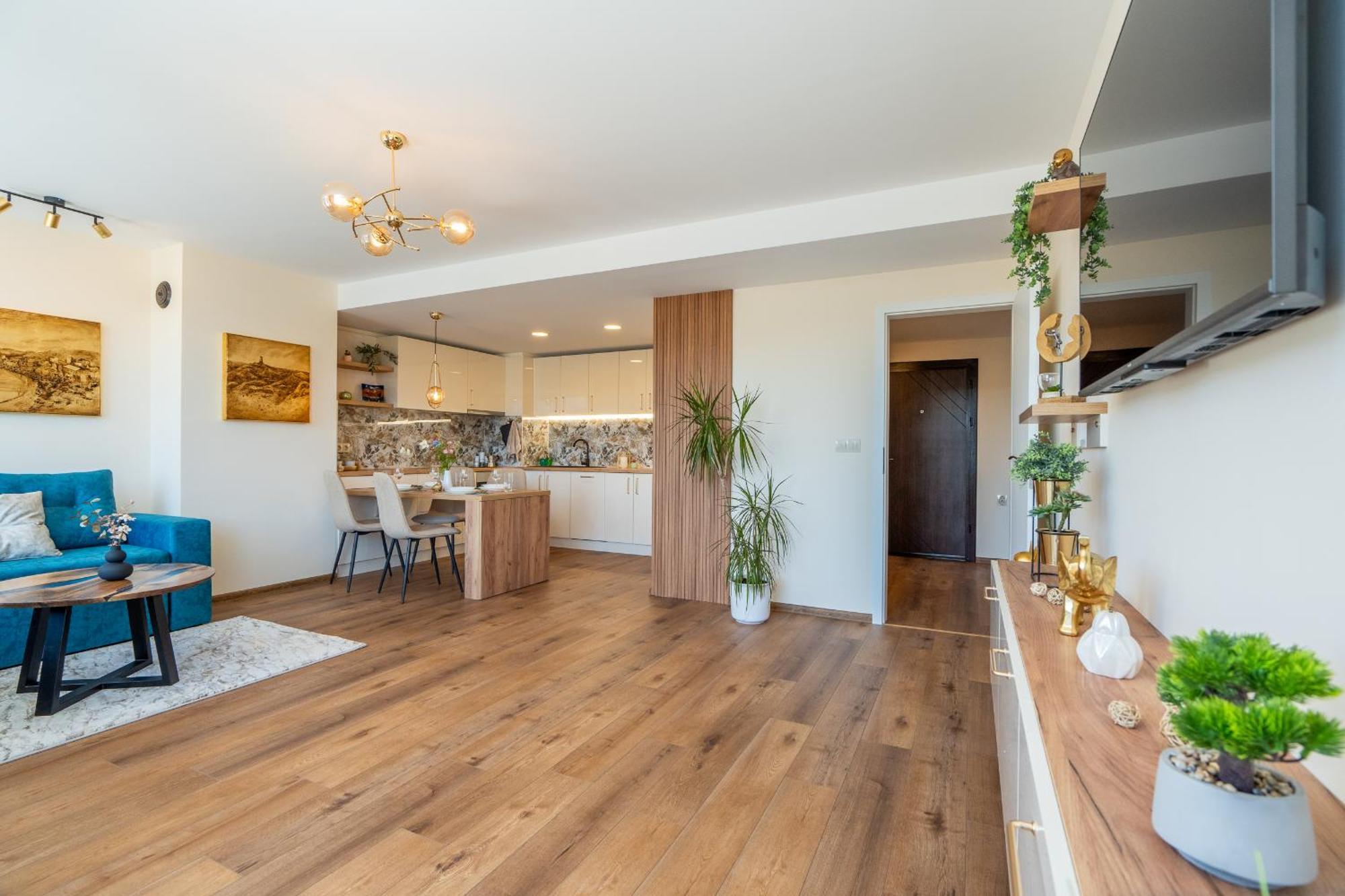 Golden Mountains Apartment